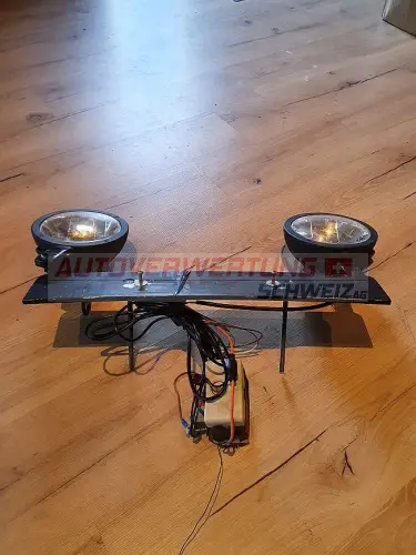 SCHEINWERFER MIT FERNBEDIENUG