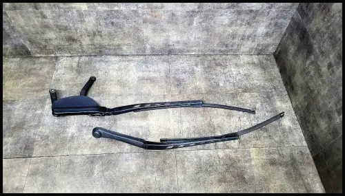 Scheibenwischerarm vorne BMW E61  61619449959 / 61619449958