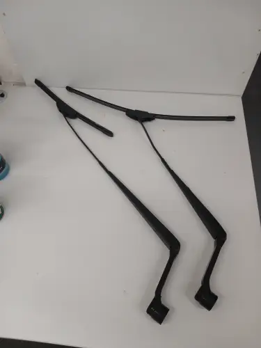 8250A489 / 8250B261 Wischerarm, Scheibenwischer vorne links rechts Mitsubishi Space Star